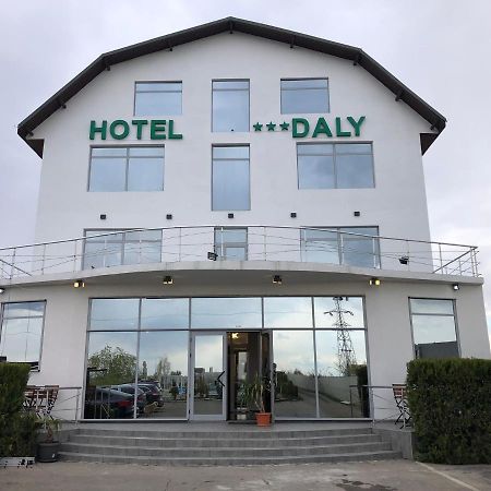 Hotel Daly プロイェシュティ エクステリア 写真