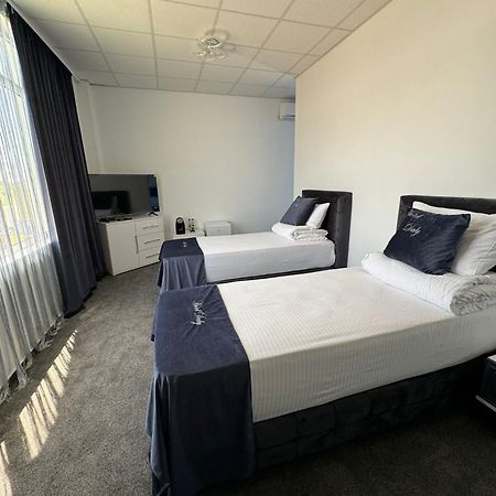 Hotel Daly プロイェシュティ エクステリア 写真