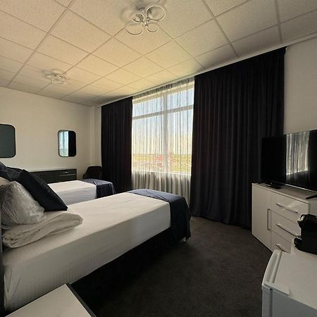 Hotel Daly プロイェシュティ エクステリア 写真
