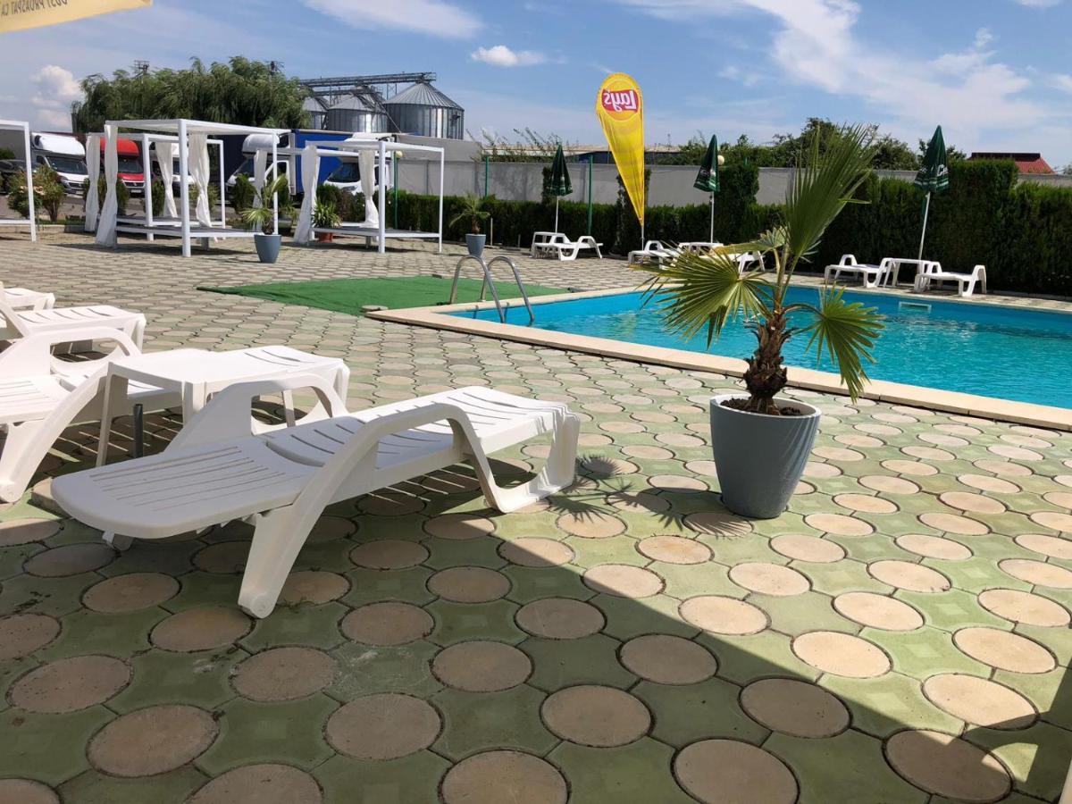 Hotel Daly プロイェシュティ エクステリア 写真
