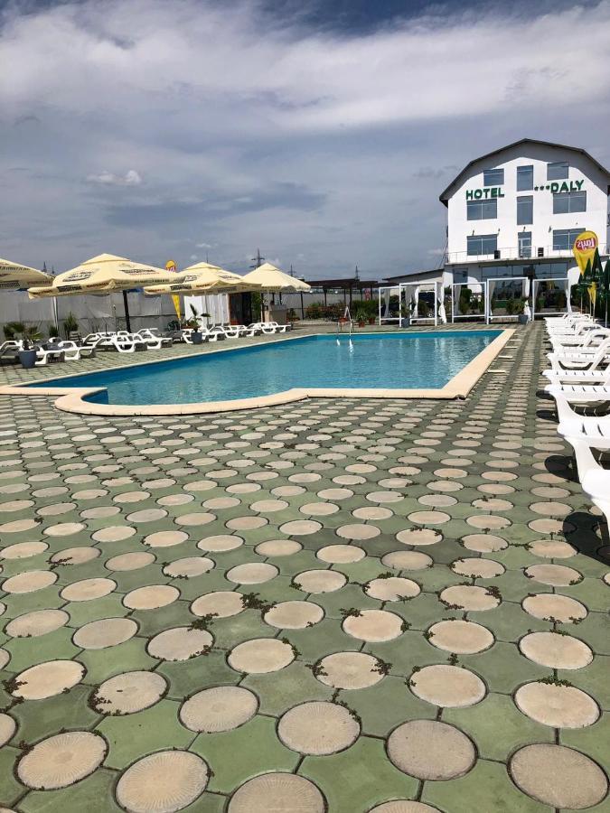 Hotel Daly プロイェシュティ エクステリア 写真