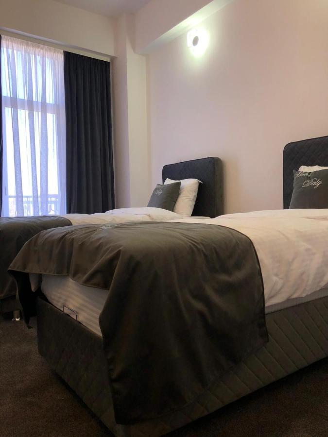 Hotel Daly プロイェシュティ エクステリア 写真