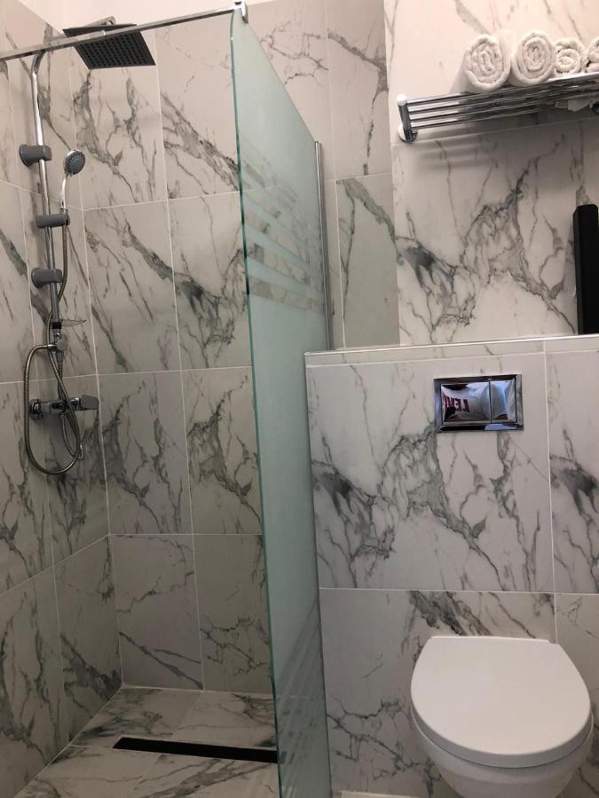 Hotel Daly プロイェシュティ エクステリア 写真