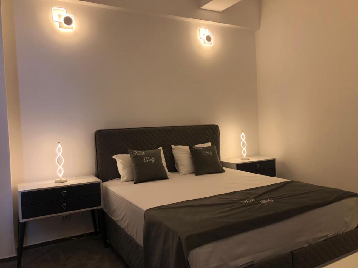 Hotel Daly プロイェシュティ エクステリア 写真