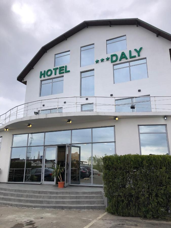 Hotel Daly プロイェシュティ エクステリア 写真