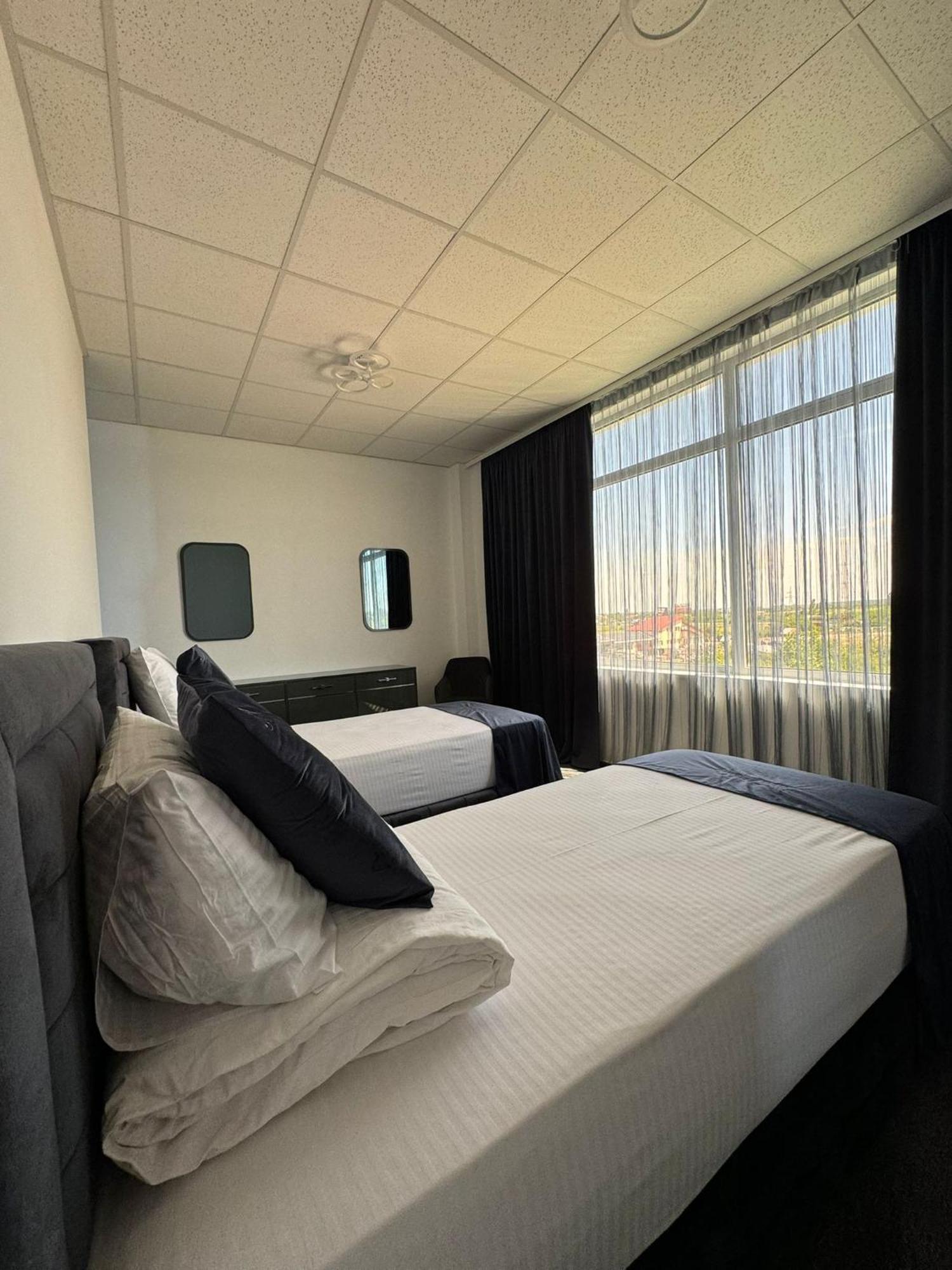 Hotel Daly プロイェシュティ エクステリア 写真